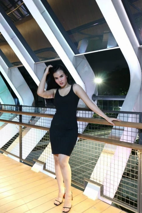 Yasmin — 2 / 3