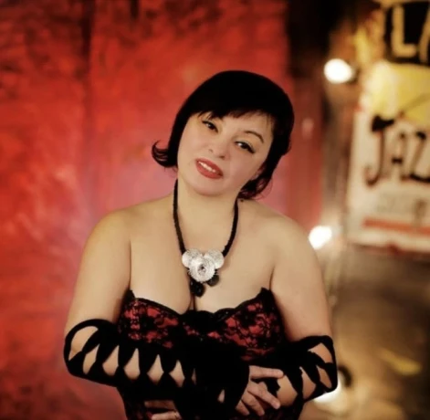 Ania Intimbehaart — 2 / 3