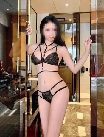 Kiki chinesische Schönheit — 1 / 3