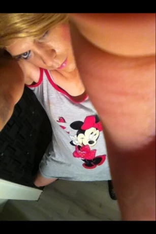 Pissy Diaper Ladyboy — 1 / 6