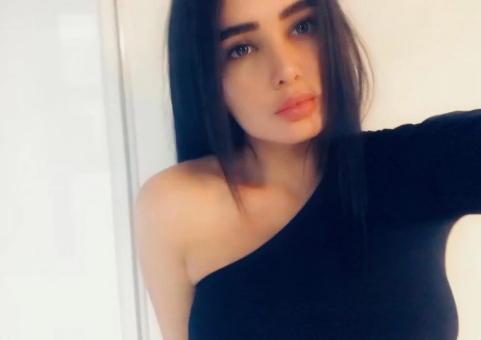 Alona — 2 / 5