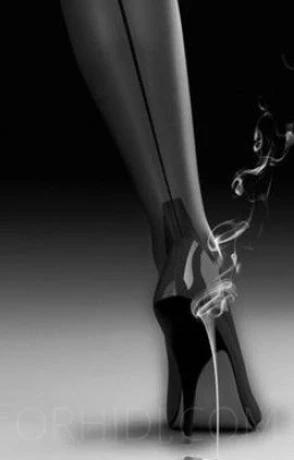 Herrin Lilith — 2 / 3