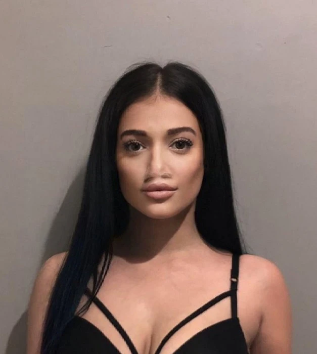Ilona — 2 / 3