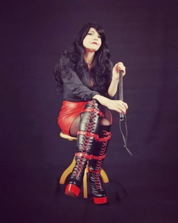 Madame Simone — 2 / 10