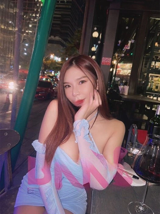 Layla — 2 / 5
