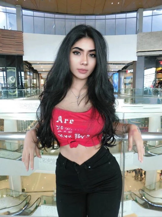 Sara, Escort, Al Wukayr