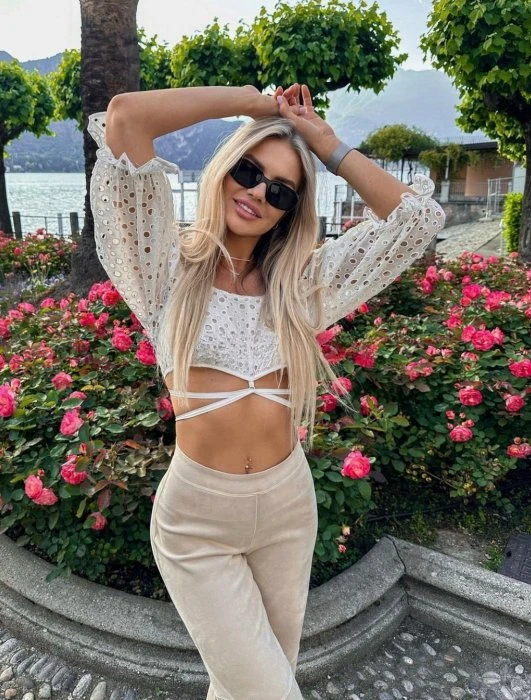 Nicole — 3 / 8