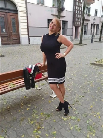 Melodie Erotische Masszorin — 4 / 10