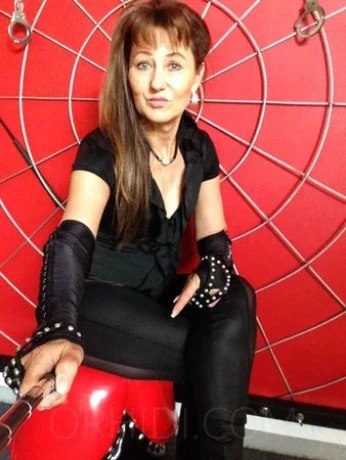 Lady Corinna nur Massagen kein GV — 1 / 8