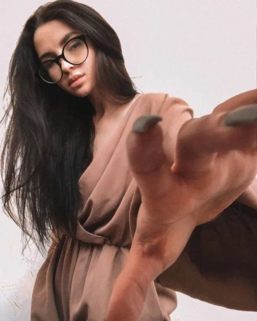 Lianna — 2 / 5