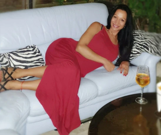 TS Tania Vila — 10 / 11