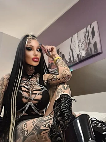 FETISCH-GÖTTIN XENA — 10 / 24