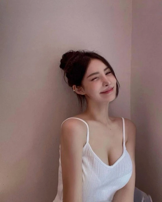 Amy — 2 / 3
