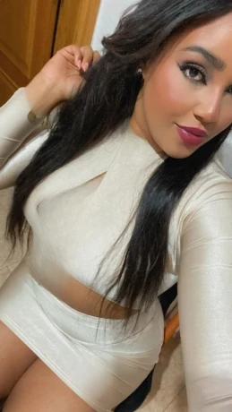 Latina Party Frau Kamagra — 1 / 3