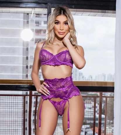 Ts Bruna Isabelle — 8 / 12