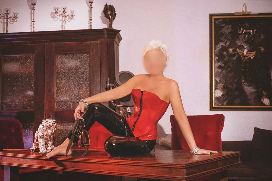Isabell - MIT  M*lkma******! — 2 / 5