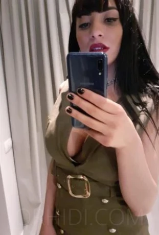 Mia — 2 / 7