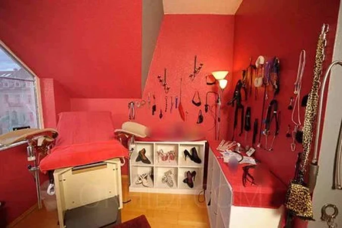 Bizarr Lady Evazwitscht im Casa Bella Bizarr Studio — 17 / 18