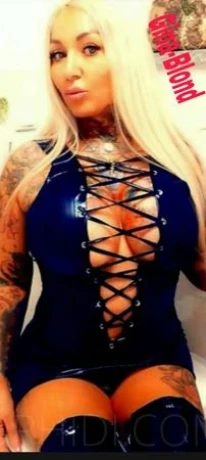 Tattoomodel Gina blond P*rno — 10 / 24