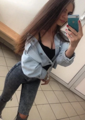 Marnie Joie — 1 / 4