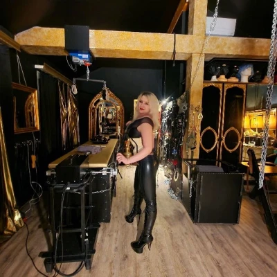 JUNG DOMINA DENIS 26 JAHRE, Escort, Adliswil