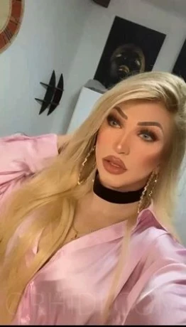 TS Samantha — 1 / 5