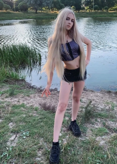 Nina — 6 / 8