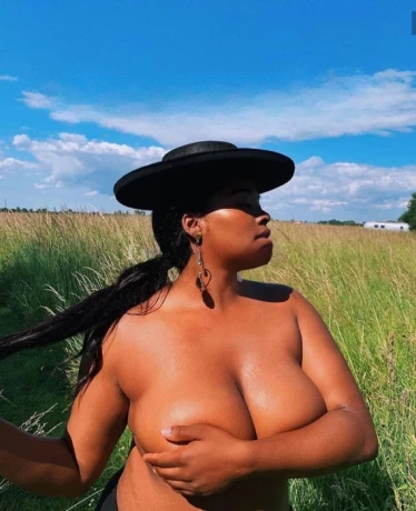 Emily Webcam — 2 / 3