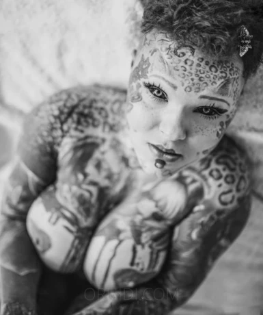 Yuki Tattoomodel — 2 / 3