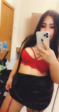 Lady Suttira — 1 / 5