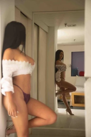 Latin Alexa — 3 / 8