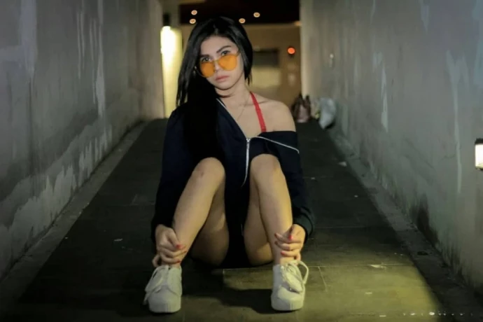 Dinda Aulia — 2 / 6