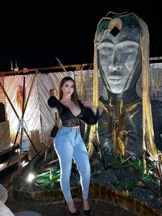 Naya — 2 / 10