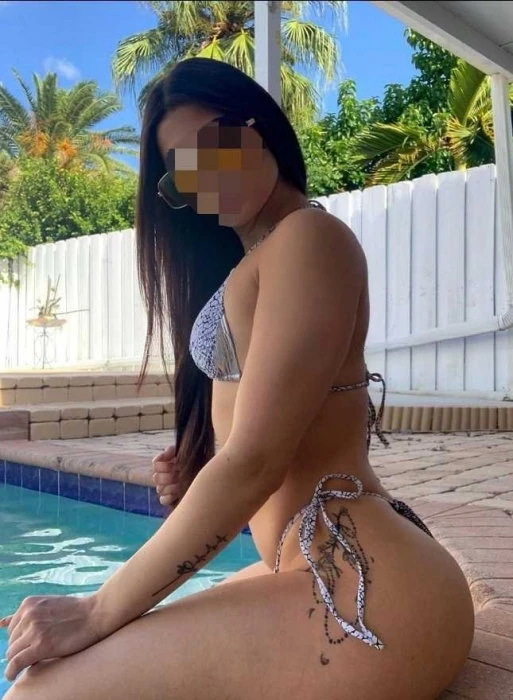 April, Escort, Panama