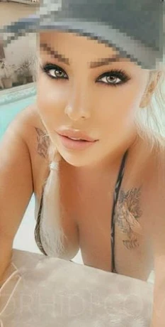 VOLLBUSIGE PORNOQUEEN TS DANYELLA! — 7 / 10