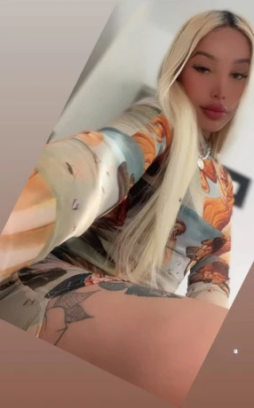 Violet Navarro — 2 / 12