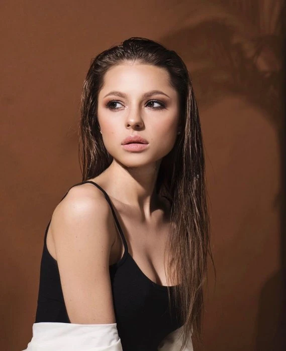 Lenara, Escort, Paris