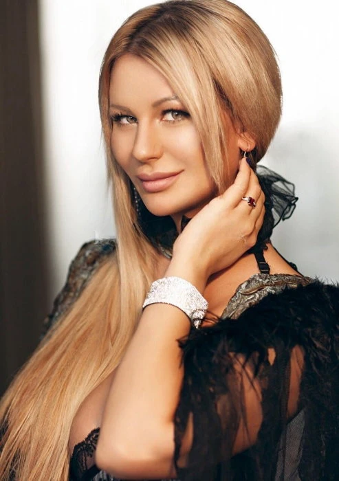 Lilyanna, Escort, Paris