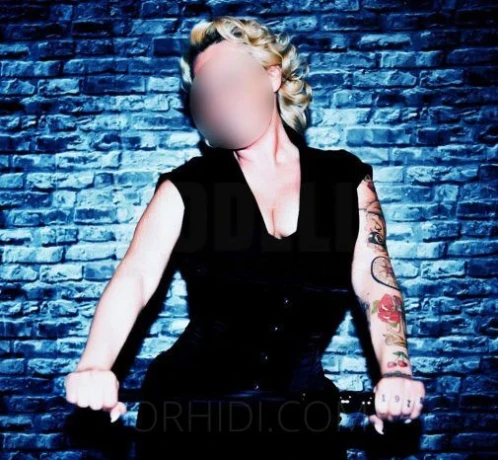 Deutsche Nina — 1 / 5