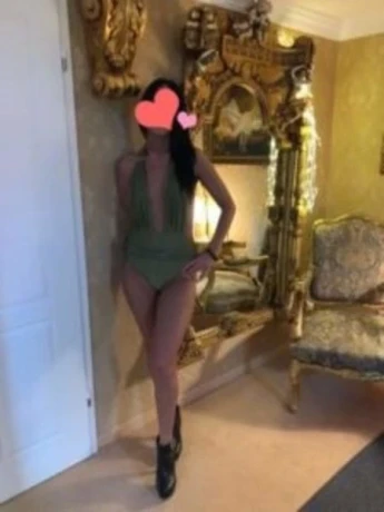 Simone im Girls-Haus 19 — 2 / 6