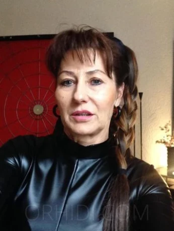 Lady Corinna- — 10 / 17