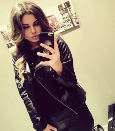 Vikki — 6 / 9