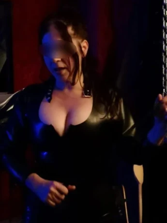 Lady Ava de Ville — 3 / 7