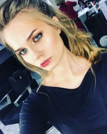Tanya Grace — 1 / 4