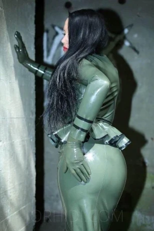 KIRA ROYAL - STUDIO CENTRIC — 1 / 3