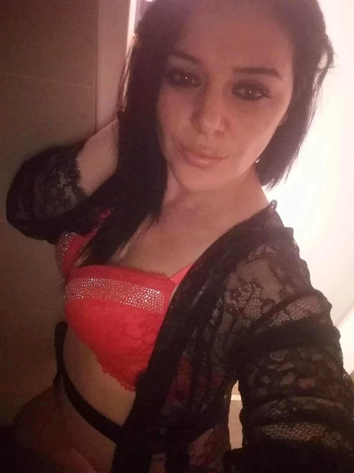 Leila Hot — 2 / 9