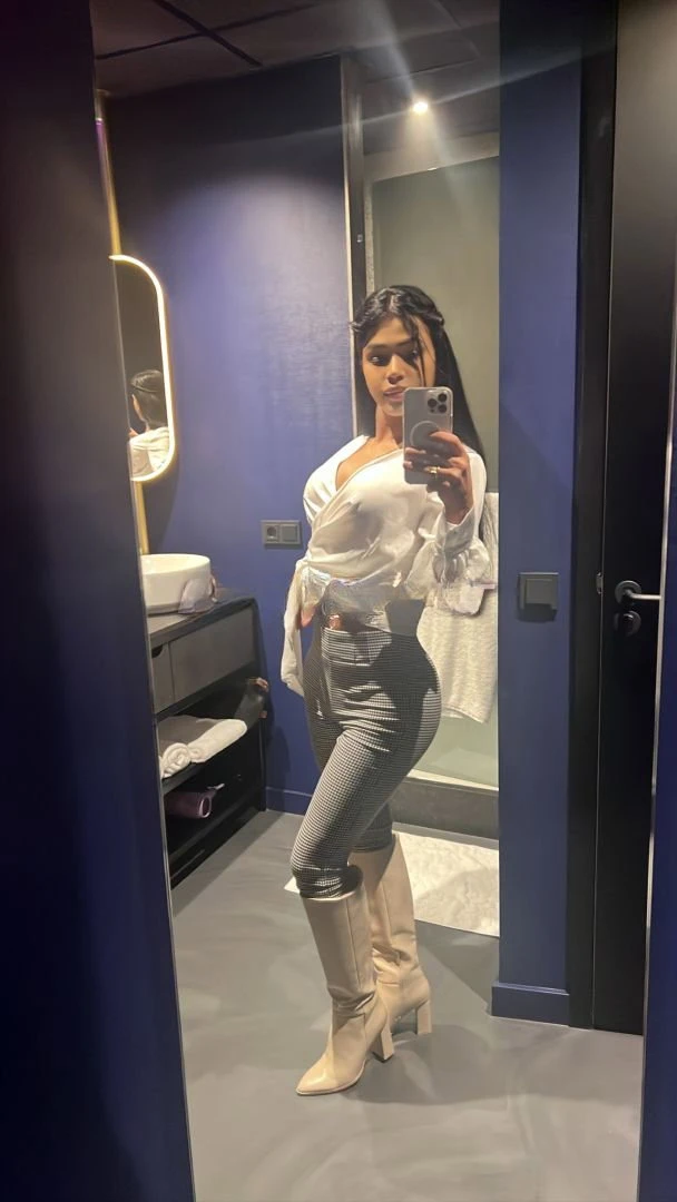 Vanessa Donado — 3 / 12