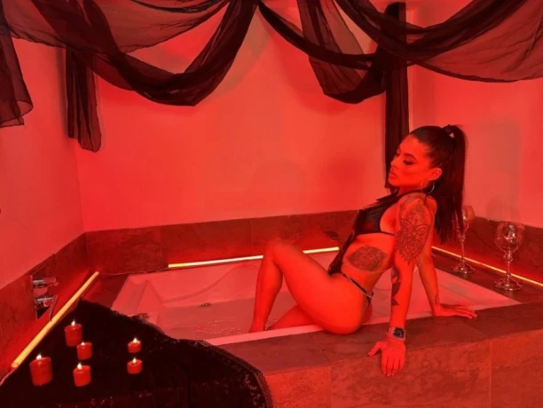 Daniella — 11 / 13