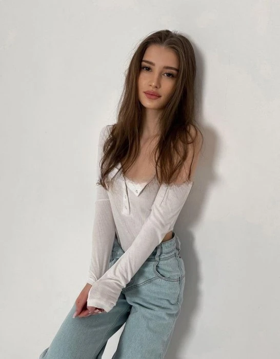 Sima, Escort, Paris