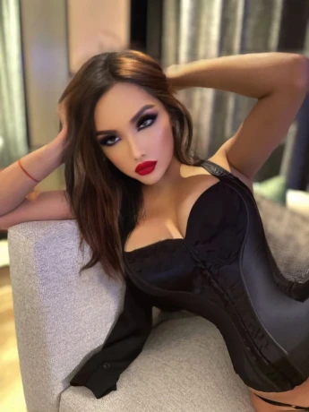 Megan Local Shemale — 1 / 8